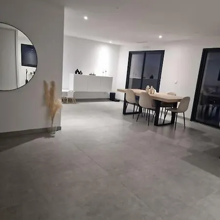 Moderne Avec Piscine فيلة